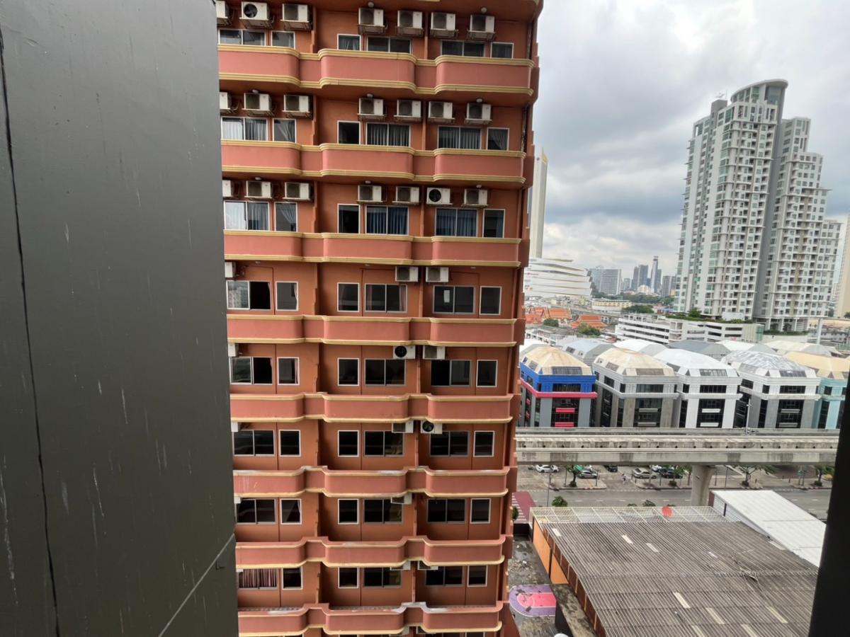 Hot Deal! Urbano Absolute Sathon-Taksin Studio 30 sq.m. Only 3 MB 📞 092-690-5445 Prime Location near BTS Krung Thon Buri & ICONSIAM, Open View, Great Breeze Loading...
