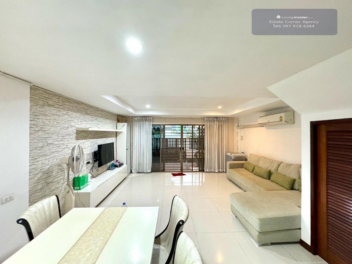 95201 - Urgent sale, 3-story townhouse, good location in the heart of Ratchada-Huai Khwang. Loading...