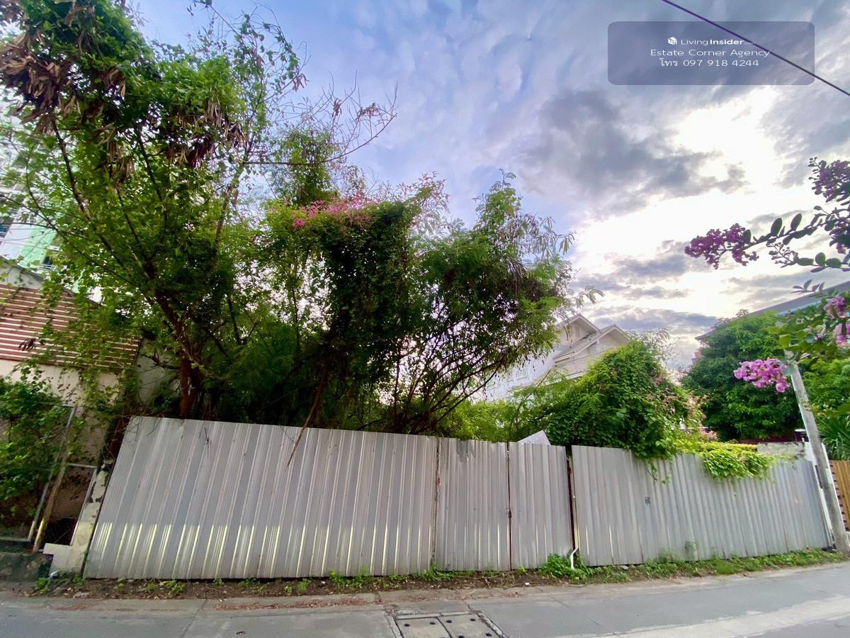 94883 - Cheap sale, beautiful land, completed, Soi Ngamwongwan 25, Intersection 25, convenient travel, entering and exiting in many ways. Near the Si Rat Expressway Famous international university and school, Wat Bua Khwan Loading...