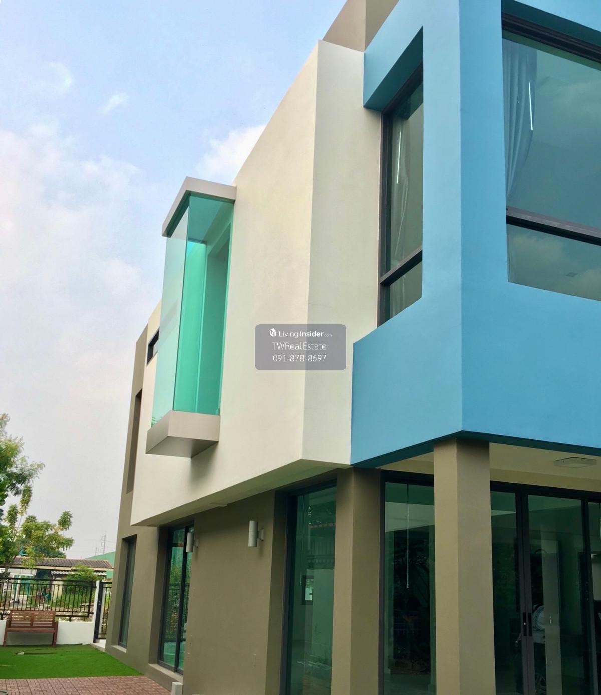 Modern 2-Storey Detached House for Rent with Lake View | Maniya Village, Praditmanutham – Ekkamai–Ramintra Architect-Designed Home with Open Living Space and Private Garden in Bangkok’s Prime Residential Zone Loading...