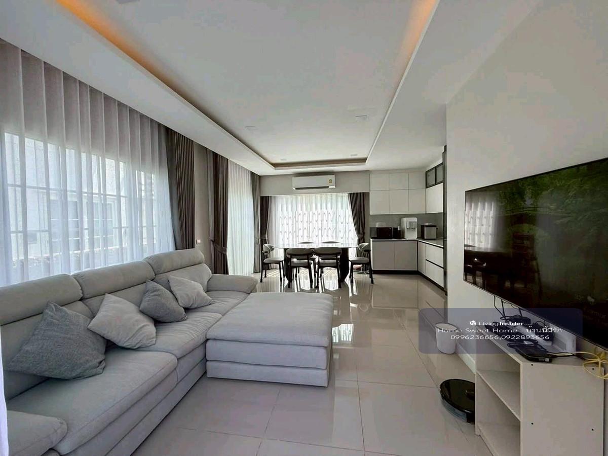 บ้านให้เช่า พร้อมอยู่ บางนา กม.5 เดินทางสะดวก Pet-friendly  Loading...