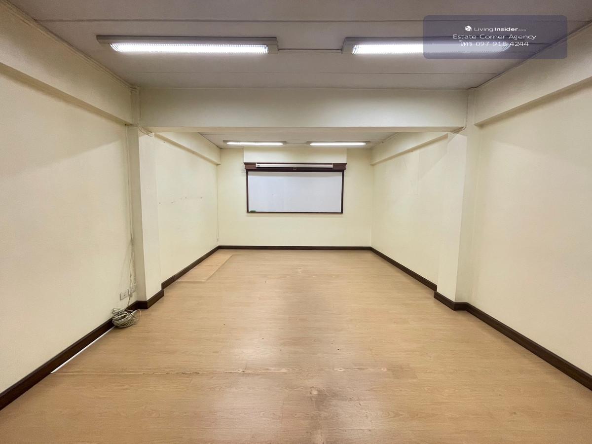 Urgent sale, 2 commercial buildings, Soi Ramkhamhaeng 12. Loading...