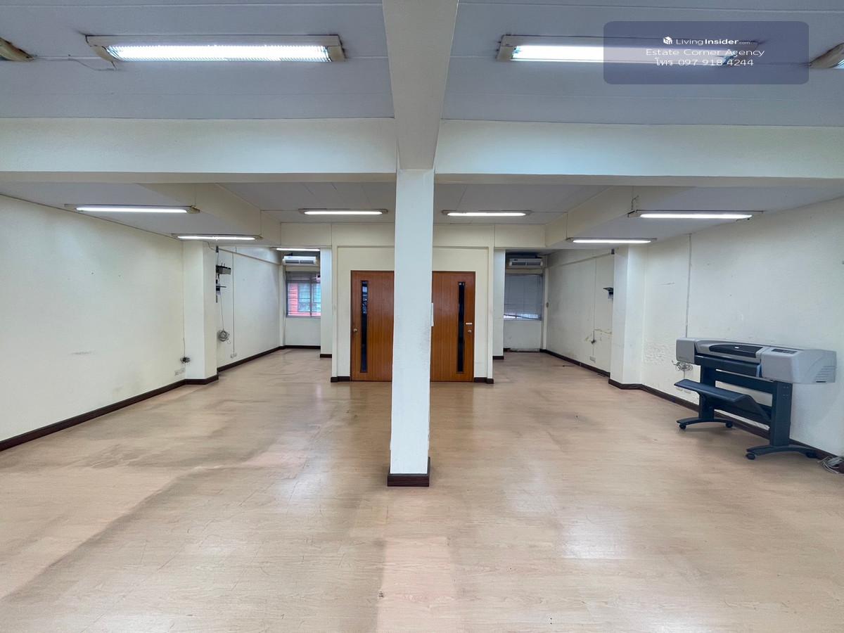 Urgent sale, 2 commercial buildings, Soi Ramkhamhaeng 12. Loading...