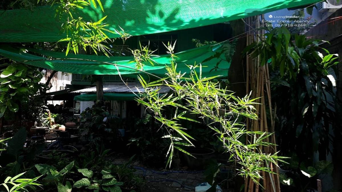 Land for sale at Ratchada 14, Intersection 3 (100 sq m), in the heart of Ratchada, near MRT Huai Khwang. Loading...