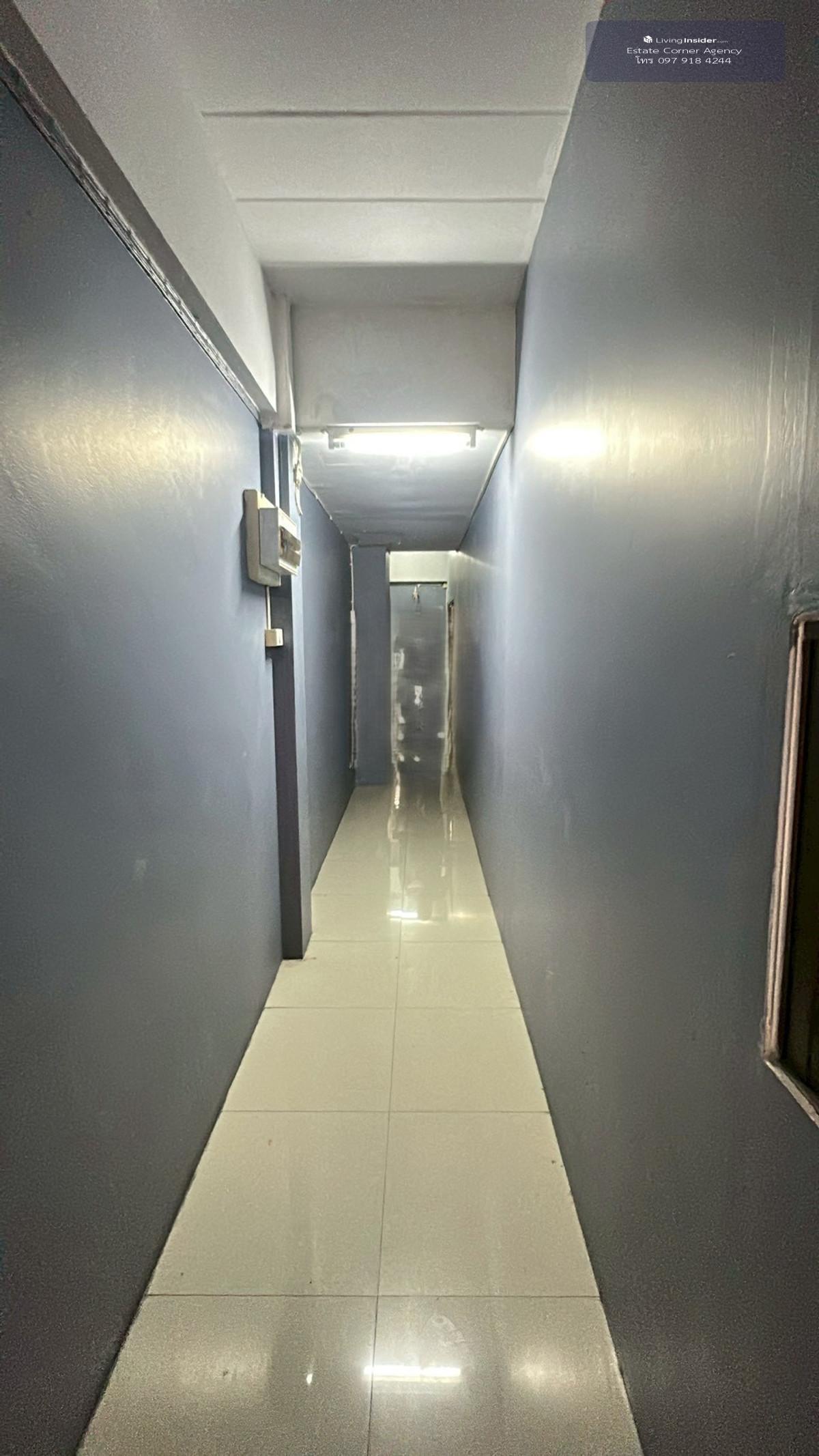 Commercial building for sale, 3 floors, 18 sq m., Eastgate project, good location, near HomePro, Sriracha, Chonburi. Loading...