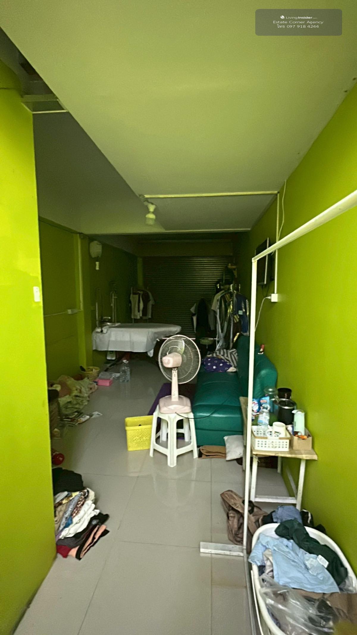 Commercial building for sale, 3 floors, 18 sq m., Eastgate project, good location, near HomePro, Sriracha, Chonburi. Loading...