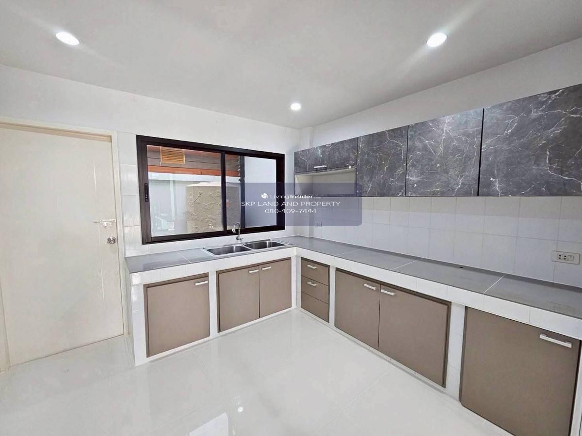 3-story townhome for rent, Anin Town Village, Soi Thian Talay 7 Loading...