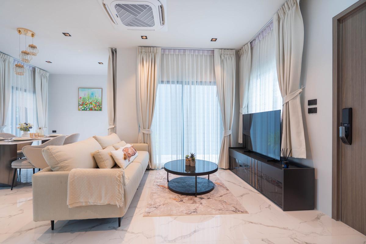 ให้เช่า บ้านทาวน์โฮม 4 ชั้น 4 ห้องนอน สไตล์โมเดิร์น สุดหรู ใกล้ MRT ศูนย์วัฒนธรรมบ้านใหม่แกะกล่อง ยังไม่เคยปล่อยเช่า!! Loading...