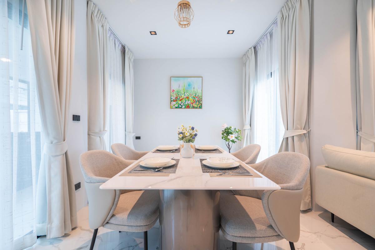 ให้เช่า บ้านทาวน์โฮม 4 ชั้น 4 ห้องนอน สไตล์โมเดิร์น สุดหรู ใกล้ MRT ศูนย์วัฒนธรรมบ้านใหม่แกะกล่อง ยังไม่เคยปล่อยเช่า!! Loading...