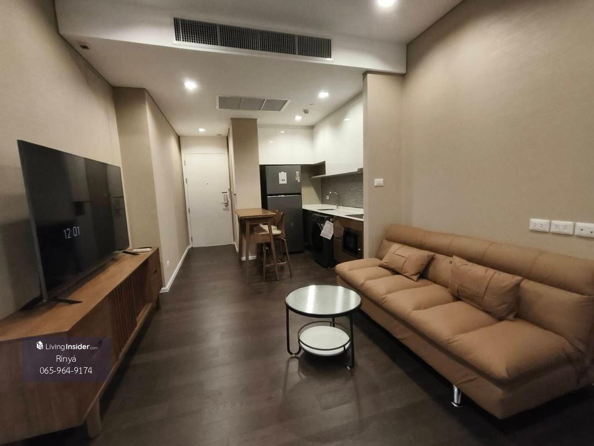 Condo near MRT BTS and Shopping Malls, corner room, garden view Loading...