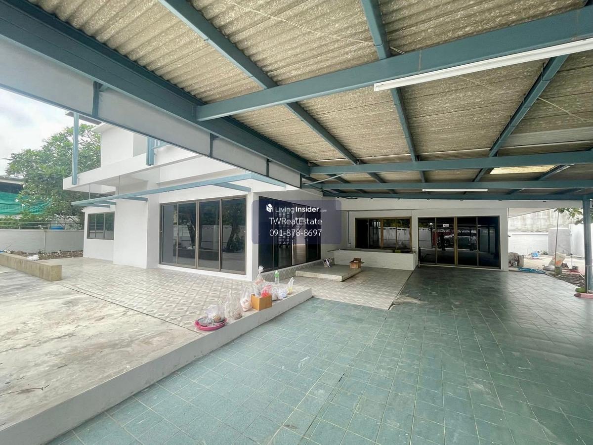 Spacious 2-Storey Detached House for Rent in Ratchadaphisek Soi 19 | Only 1 km from MRT Ratchada Large 200 sq.wah Land, 550 sq.m Usable Area – Ideal for Big Families or Executive Living in the Heart of Bangkok Loading...