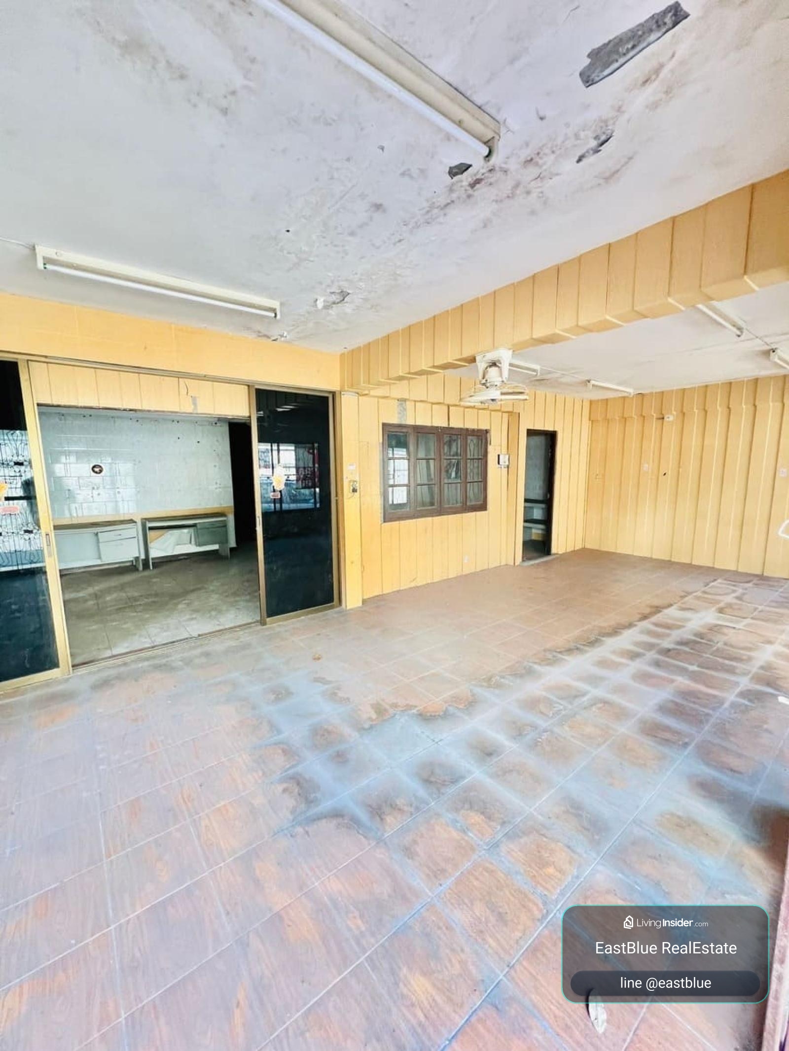 Spacious 4-Bed Townhouse in Lat Phrao Prime Location  Rare 100 Sq.wah Land with No Opposite House – Only 7.99M THB  Lat Phrao Gem: 4 Beds, 3 Baths on a Wide 27m Plot  Your Dream Home Near Rama 9 & Ratchada – Priced to Sell! 0642748883 – รูปที่ 2