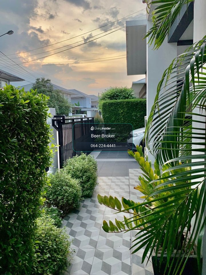 บ้านเดี่ยว ถนนสะพานนนทบุรี-บางบัวทอง 3 ห้องนอน ตกแต่งครบด้วย วอลเปเปอร์ ผ้าม่าน มุ้งลวด โคมไฟสวยงาม  – รูปที่ 2
