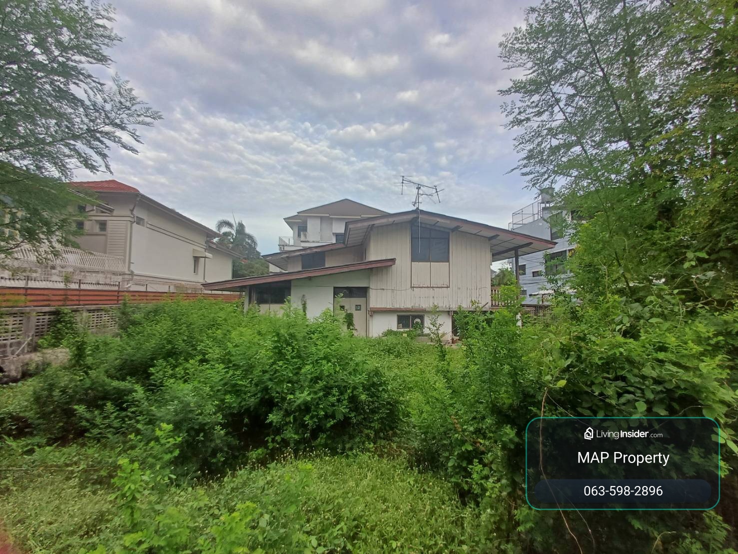 Land with buildings in the heart of Bangkok, Phahonyothin Soi 8, convenient access from multiple rou – รูปที่ 4