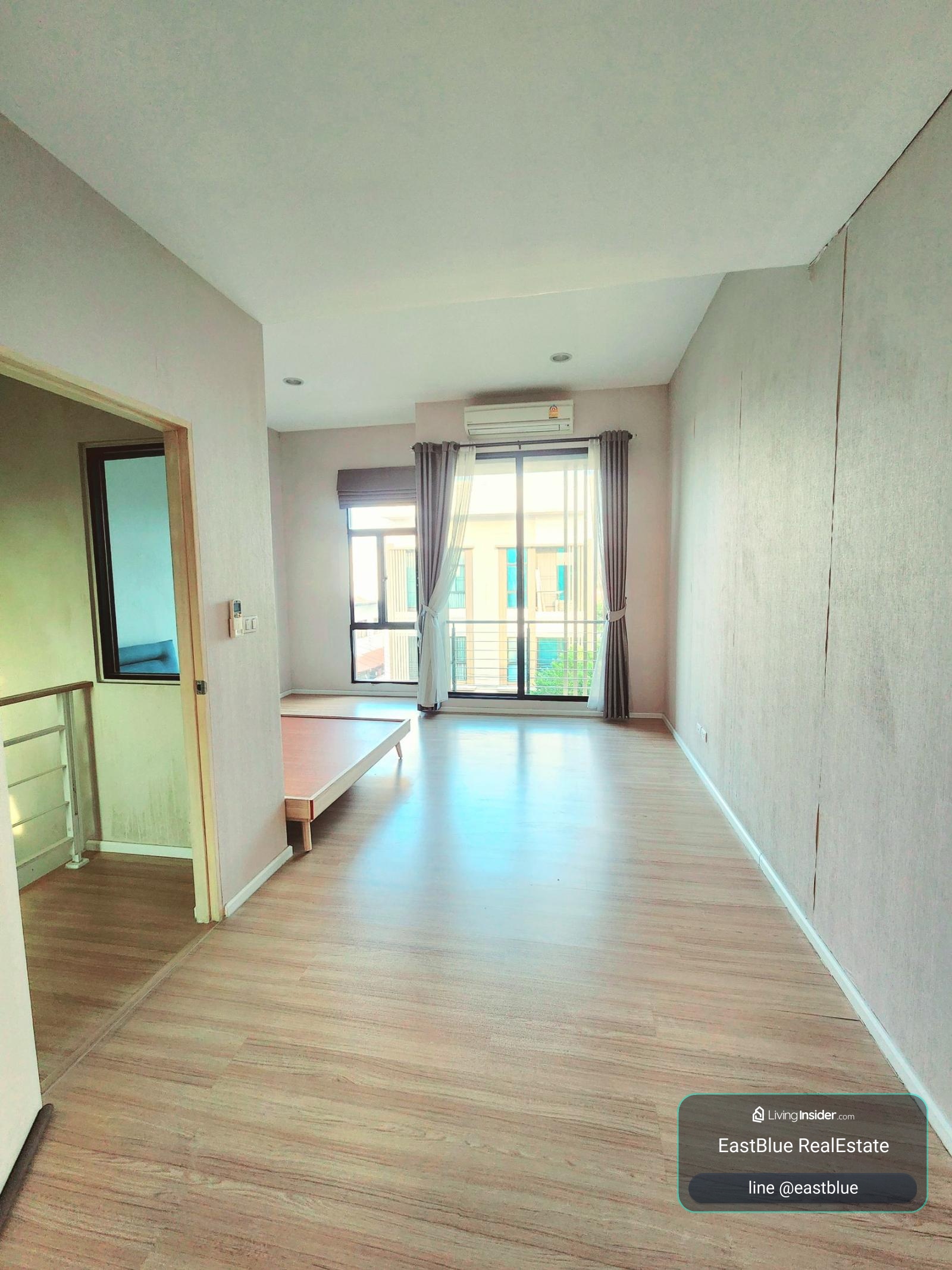 Corner 3-Story Townhome in Baan Klang Muang Kalpapruek 
Spacious 3 Bed, 3 Bath with Pool & Gym Access

Prime Location Near Big C & Seacon Square 
Easy City Access – Just 15-20 Mins to Sathorn Area – รูปที่ 3