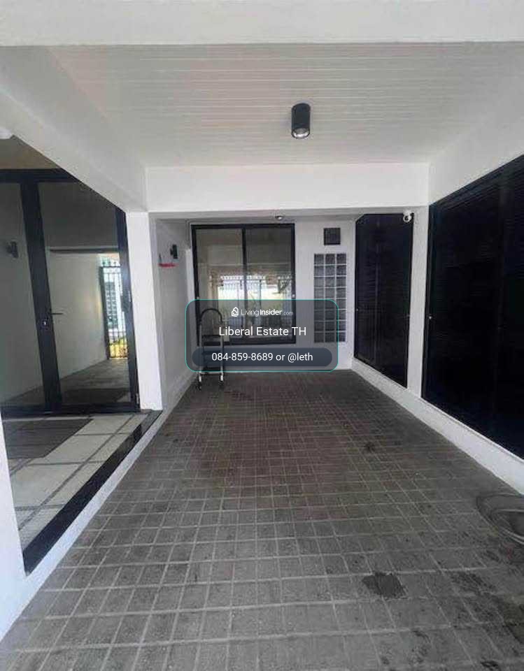 LTHC15831 - Luxury Pet-Friendly Townhouse for Rent Thonglor | Garden Court Townhouse Sukhumvit | Near Samitivej Hospital & BTS Ekkamai | 105,000 THB/month | ทาวน์โฮมหรูให้เช่า ทองหล่อ เลี้ยงสัตว์ได้ พร้อมสวนส่วนตัว ใกล้โรงพยาบาลสมิติเวช และ BTS เอกมัย – รูปที่ 2