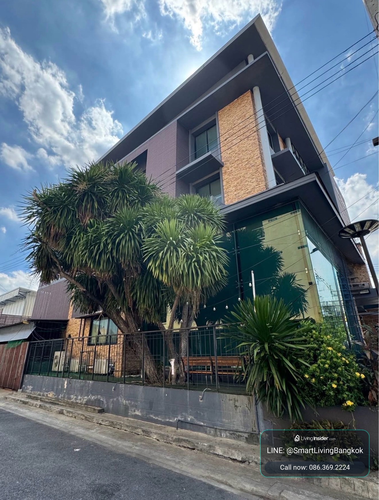 Office building with lift for sale Ramintra Expressway frontage corner unit 3.5 storey with elevator usable area 820 sq.m land 100.03 sq.w near CDC and Central EastVille – รูปที่ 2