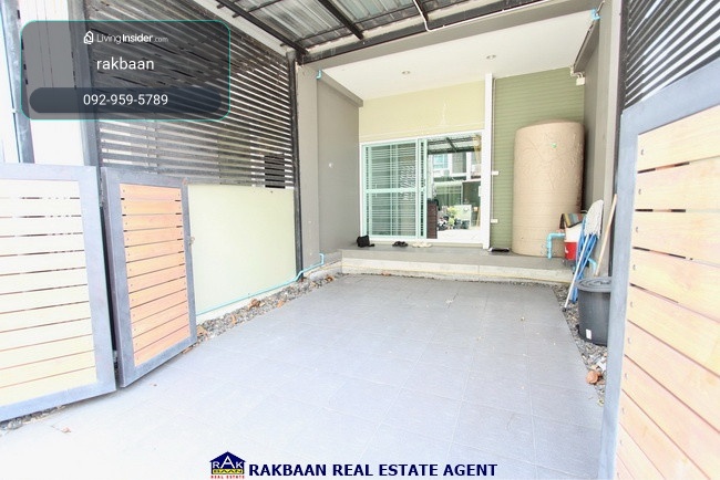 For sale: Nalin Avenue 3, 3-story townhome, corner unit, 17 sq m, 3 bedrooms, 3 bathrooms, 1 kitchen, plus bed, cabinet, air conditioner, good location, Soi Mistine, Romklao Housing Estate. – รูปที่ 3