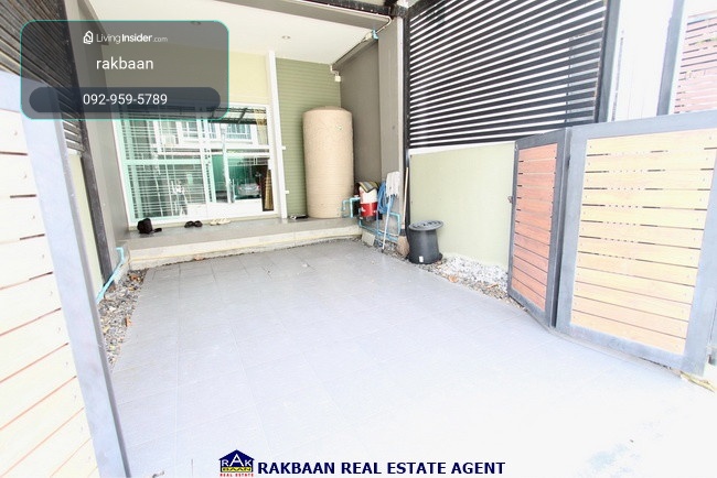 For sale: Nalin Avenue 3, 3-story townhome, corner unit, 17 sq m, 3 bedrooms, 3 bathrooms, 1 kitchen, plus bed, cabinet, air conditioner, good location, Soi Mistine, Romklao Housing Estate. – รูปที่ 4