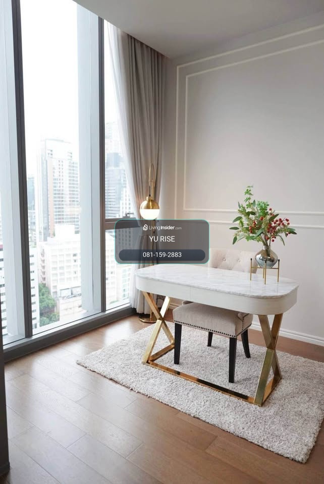 Kraam สุขุมวิท 26 คอนโดแต่งหรูสไตล์ Modern Luxury โทนสีขาวตัดทอง เพดานสูงโปร่ง หน้าต่างกระจกทรงสูง วิวเมืองกว้าง พร้อมมุมทำงานสุดสะบาย พร้อมเข้าอยู่ – รูปที่ 3