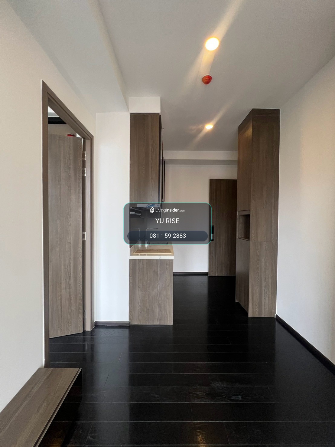 Park Origin Thonglor ห้องโทนเข้มให้ความรู้สึกเรียบหรูและเป็นส่วนตัว  ฟังก์ชันครบ และระเบียงรับวิวเมืองได้อย่างลงตัว – รูปที่ 3