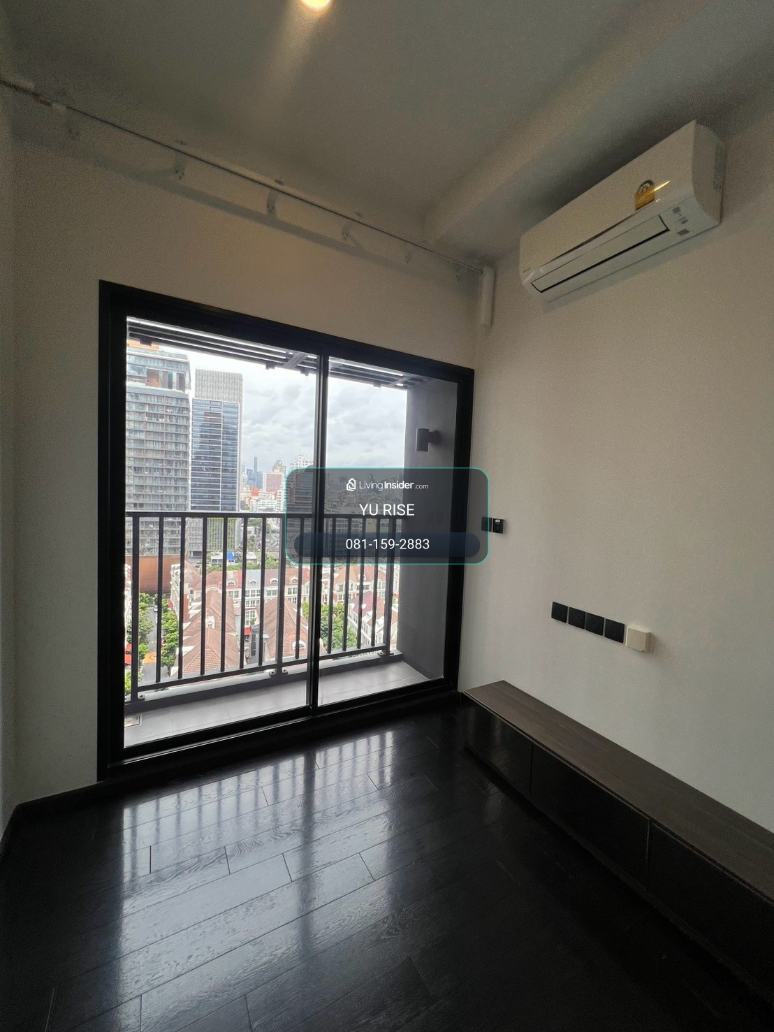 Park Origin Thonglor ห้องโทนเข้มให้ความรู้สึกเรียบหรูและเป็นส่วนตัว  ฟังก์ชันครบ และระเบียงรับวิวเมืองได้อย่างลงตัว – รูปที่ 2