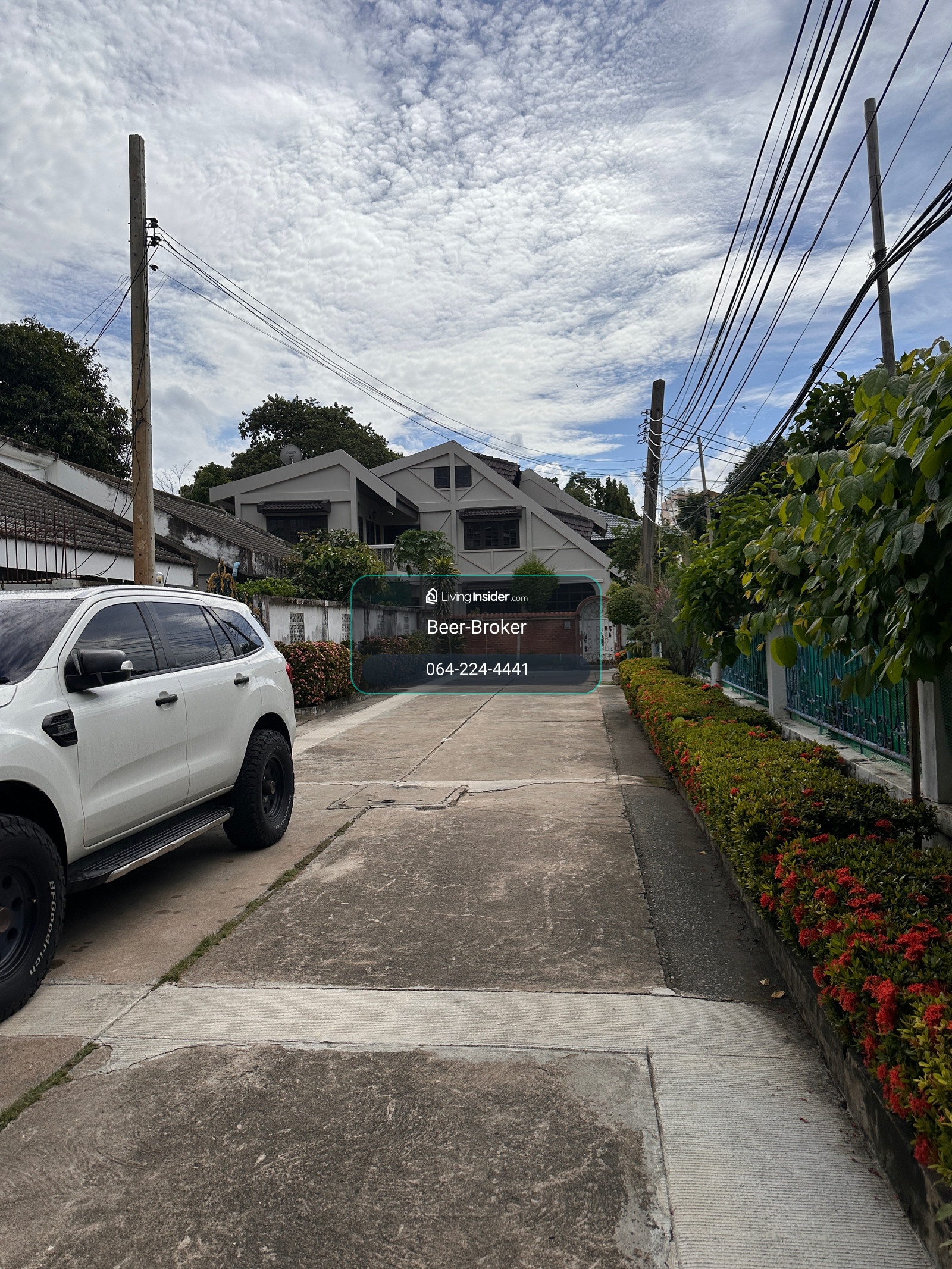 house with 3 bedrooms and 3 bathrooms in Soi Phahonyothin 55. Suitable for office, company registration, or residence.  – รูปที่ 2