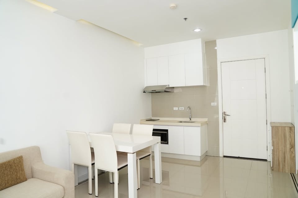 🏙️ TC Green Rama 9 | Rare Corner Unit, Newly Renovated, 40 sq.m., 22nd Floor, Garden and City Views – รูปที่ 2