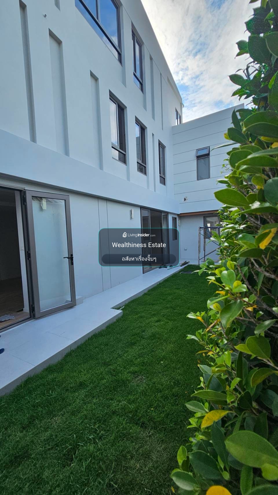 3-story townhome, back side, 44 sq m, 300 sq m., completely renovated. Rattanathani Village, Bangna-Trad, Km. 8, opposite Mega Bangna, parking for 4 cars, 087-808-3690 – รูปที่ 2