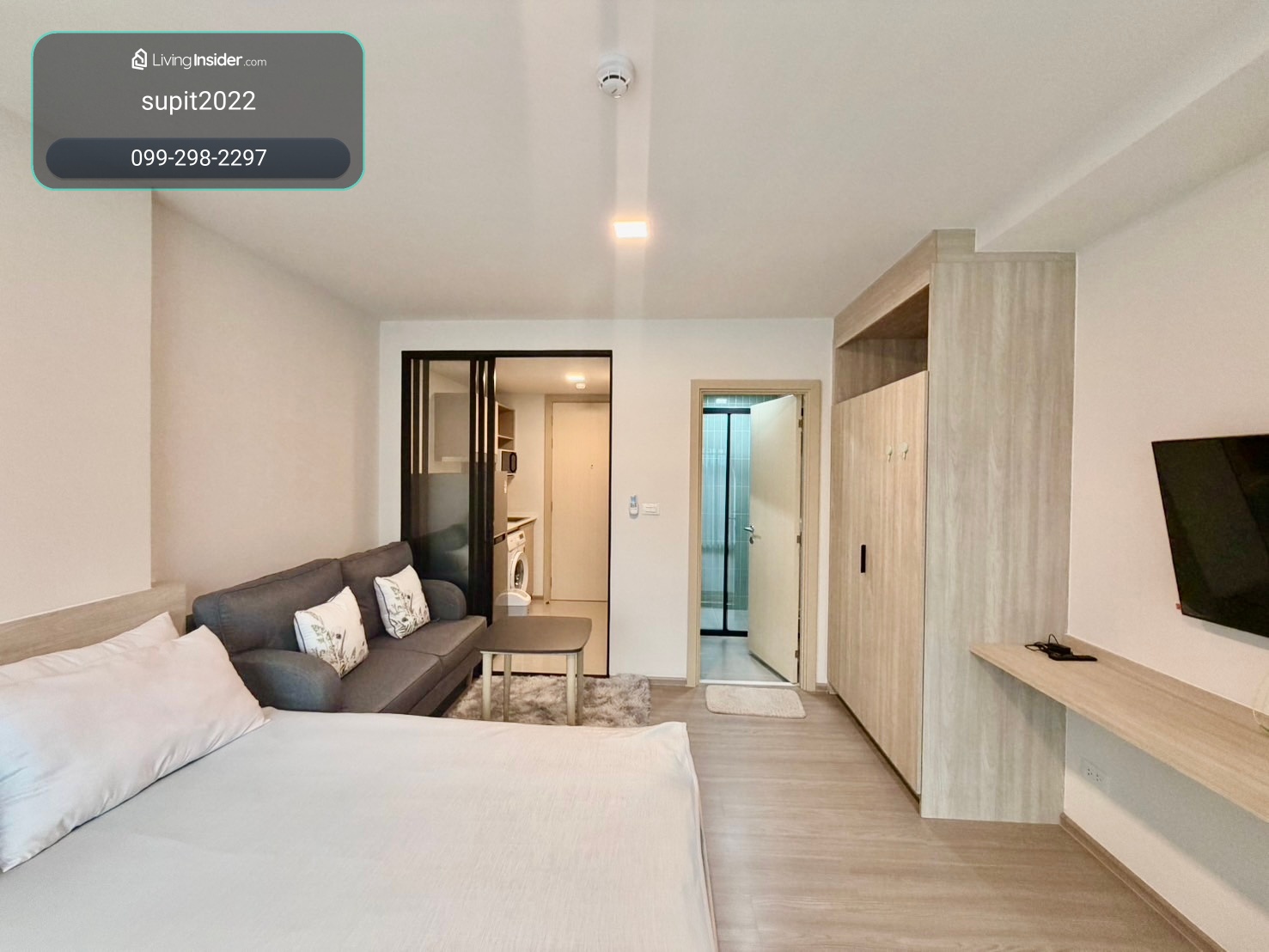 The room is fully decorated and ready to move in. The Base Downtown – รูปที่ 4