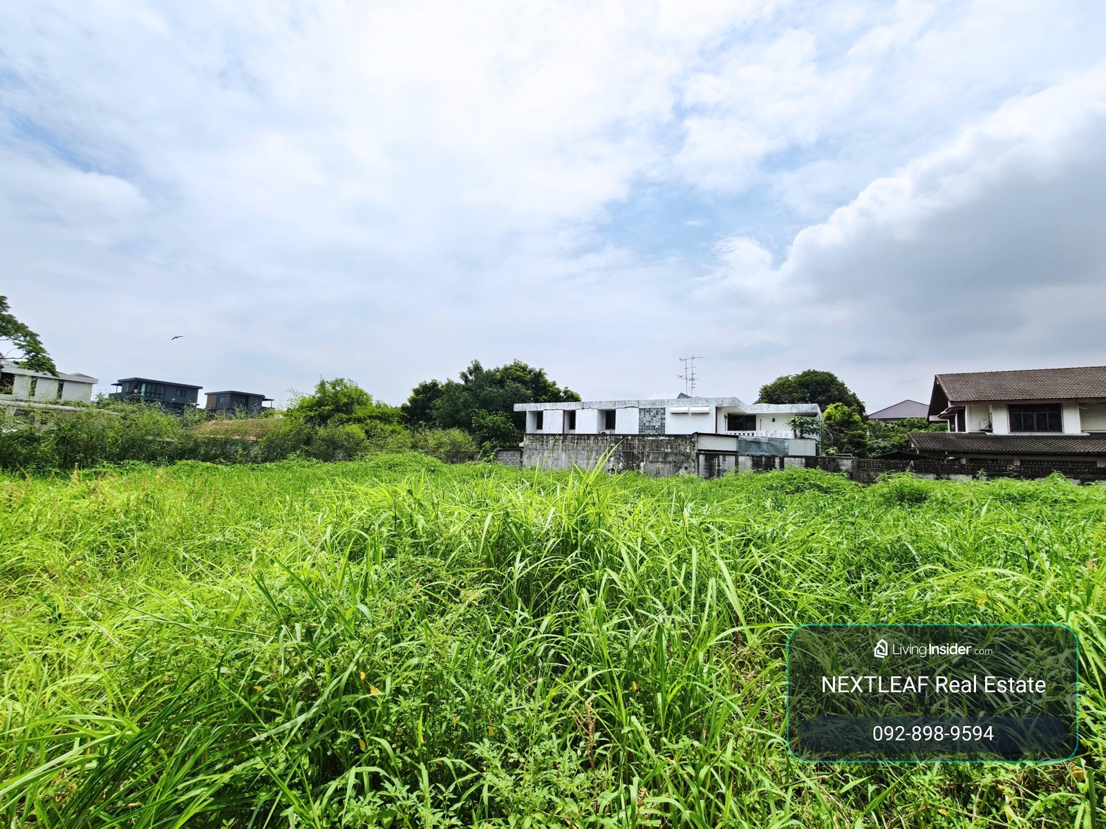ที่ดินที่สร้างสรรค์บ้านได้ตามที่ต้องการอยู่ในโครงการระดับ Luxury พร้อมสังคมคุณภาพ หมู่บ้านเอื้อสุข ซอยพัฒนาการ 58 เนื้อที่ 200 ตารางวา ใกล้โรงเรียนเตรียมอุดมพัฒนาการ มีรปภ.ในโครงการ ผังเมืองสีเหลือง – รูปที่ 2