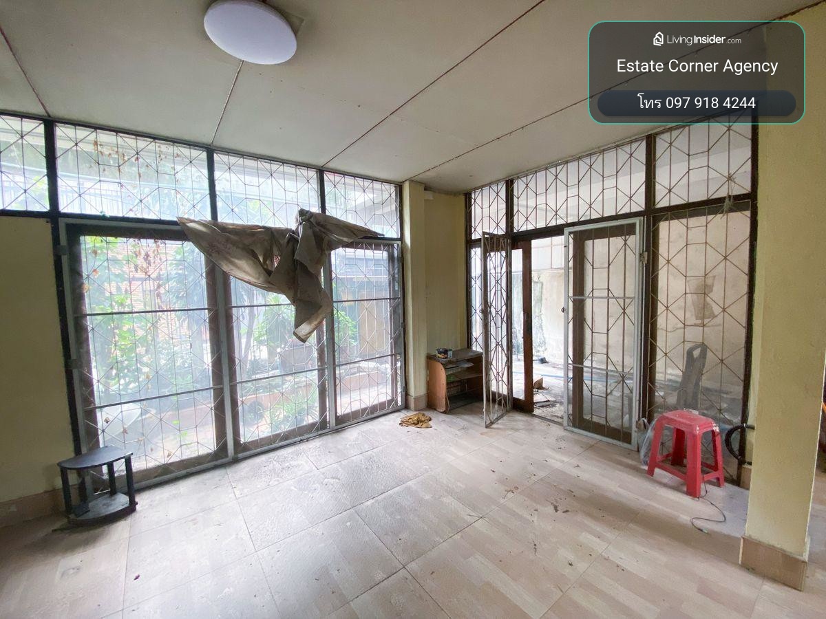 96713 - ขายทาวน์เฮ้าส์ 3 ห้องนอน 2 ชั้น ในซอยเอกมัย 12 ทำเลศักยภาพ เหมาะสำหรับรีโนเวท โอกาสลงทุนในย่านสุดฮอตของกรุงเทพฯ – รูปที่ 2