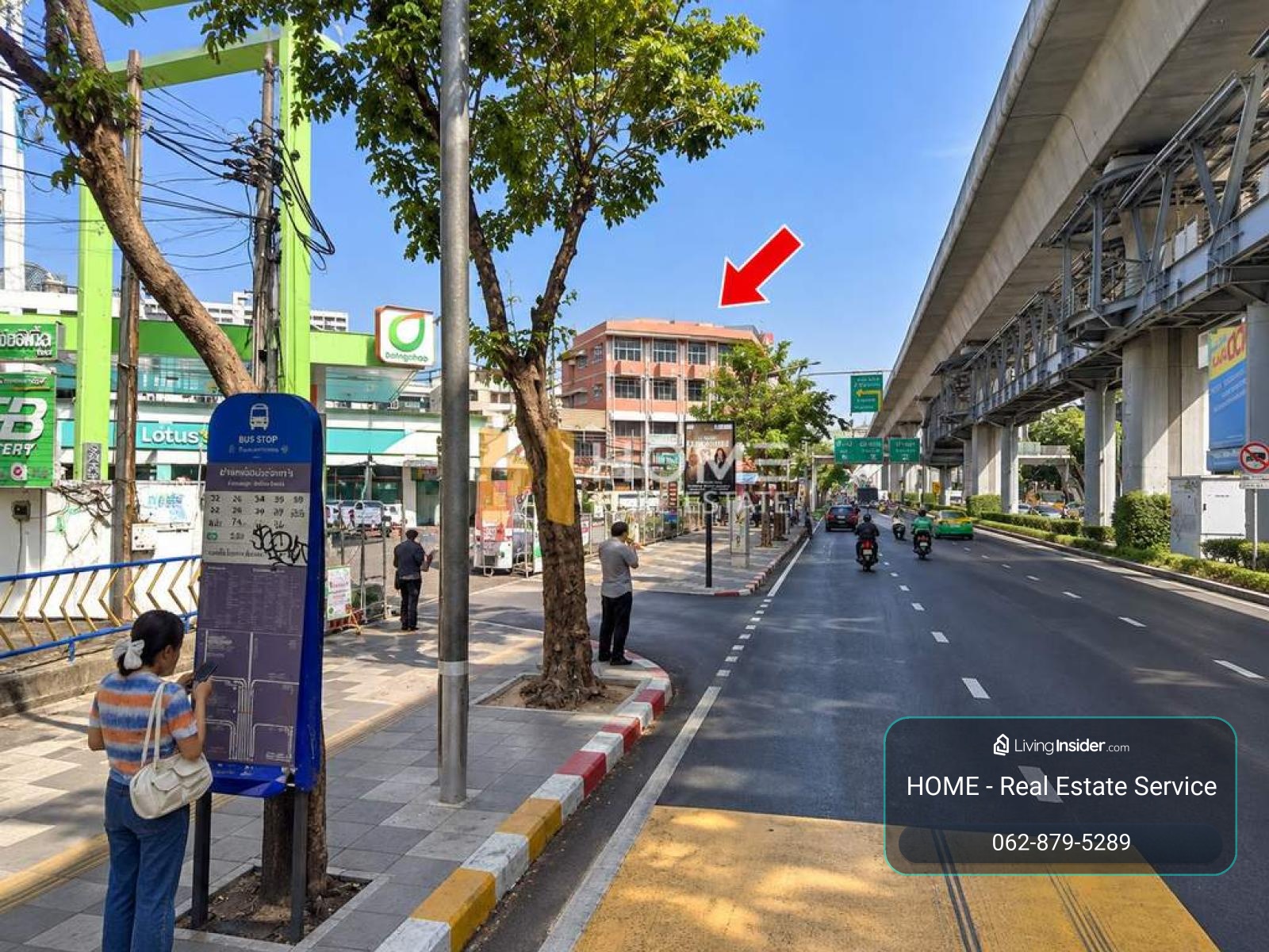 Land with buildings for sale at the entrance of Soi Phahonyothin 35, near Major Ratchayothin. / 206 Square Wa (FOR SALE) PALR021 – รูปที่ 2