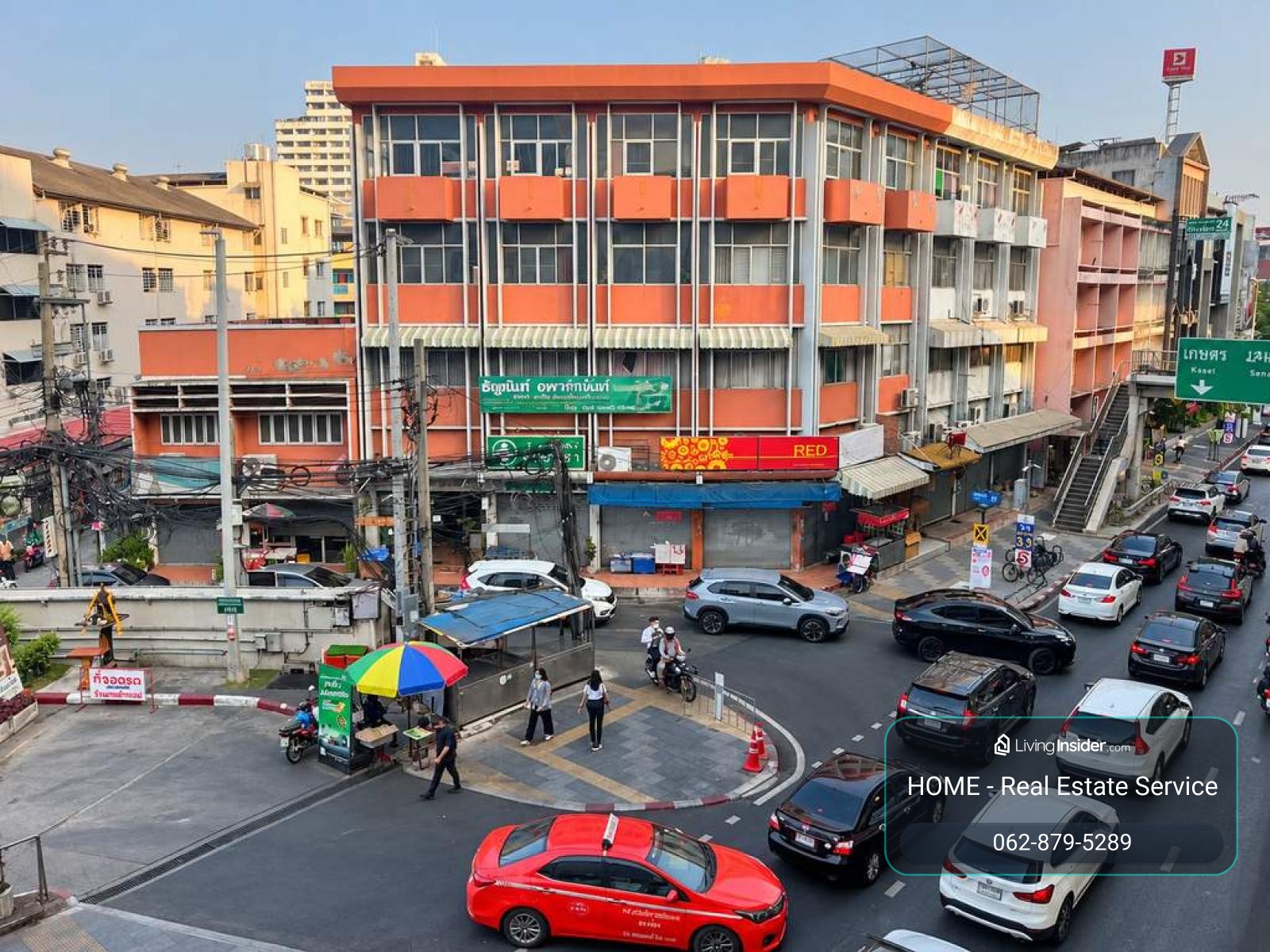 Land with buildings for sale at the entrance of Soi Phahonyothin 35, near Major Ratchayothin. / 206 Square Wa (FOR SALE) PALR021 – รูปที่ 3