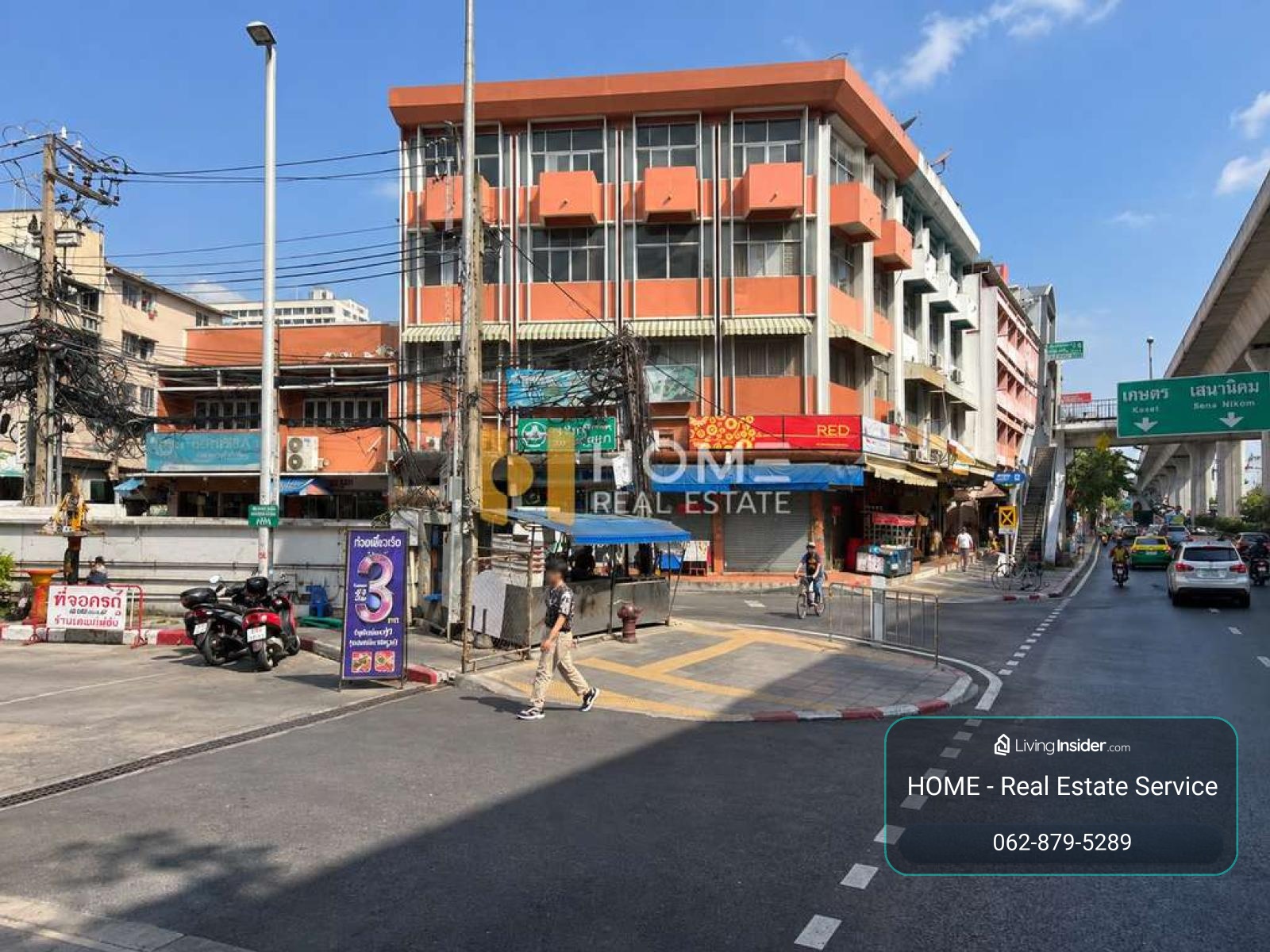 Land with buildings for sale at the entrance of Soi Phahonyothin 35, near Major Ratchayothin. / 206 Square Wa (FOR SALE) PALR021 – รูปที่ 4