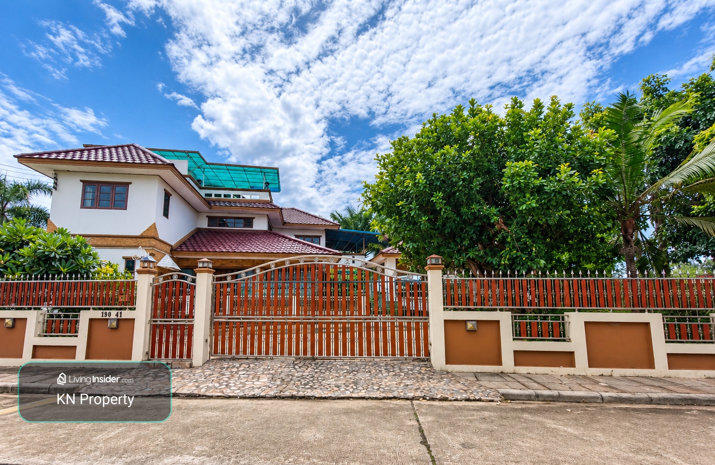 Large Pool Villa, 3 floors, land 206 sq m, with private swimming pool, Jasmine Grand Ville, Soi Bang Lamung 18, near Sukhumvit Road, Bang Lamung, Pattaya. – รูปที่ 2