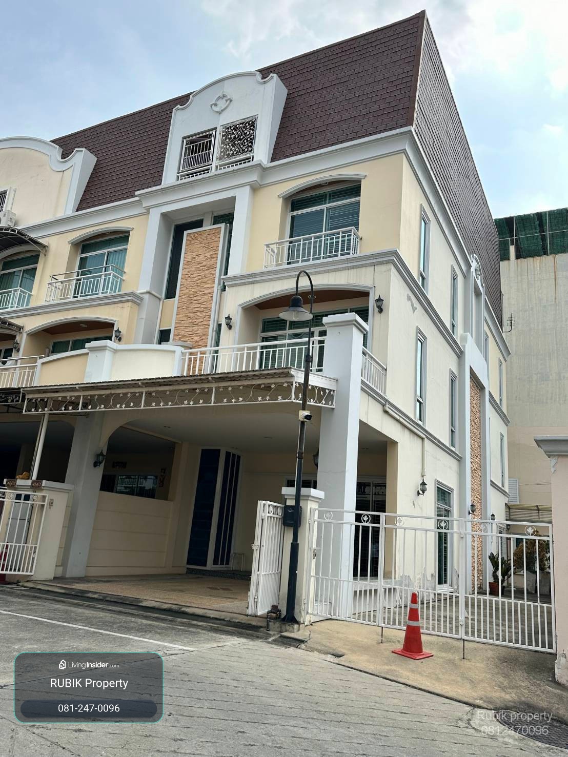 ✨ LUXURY CORNER TOWNHOME FOR SALE ✨ Muang Setthi Village | Charoenrat Soi 5 RB2323 – รูปที่ 2